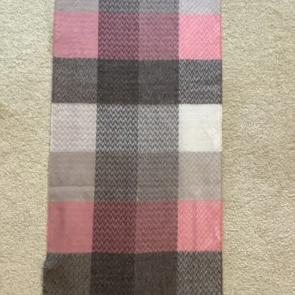 London Fog Cashmink Pink and Cream Scarf Made in Germany - Picture 9 of 12